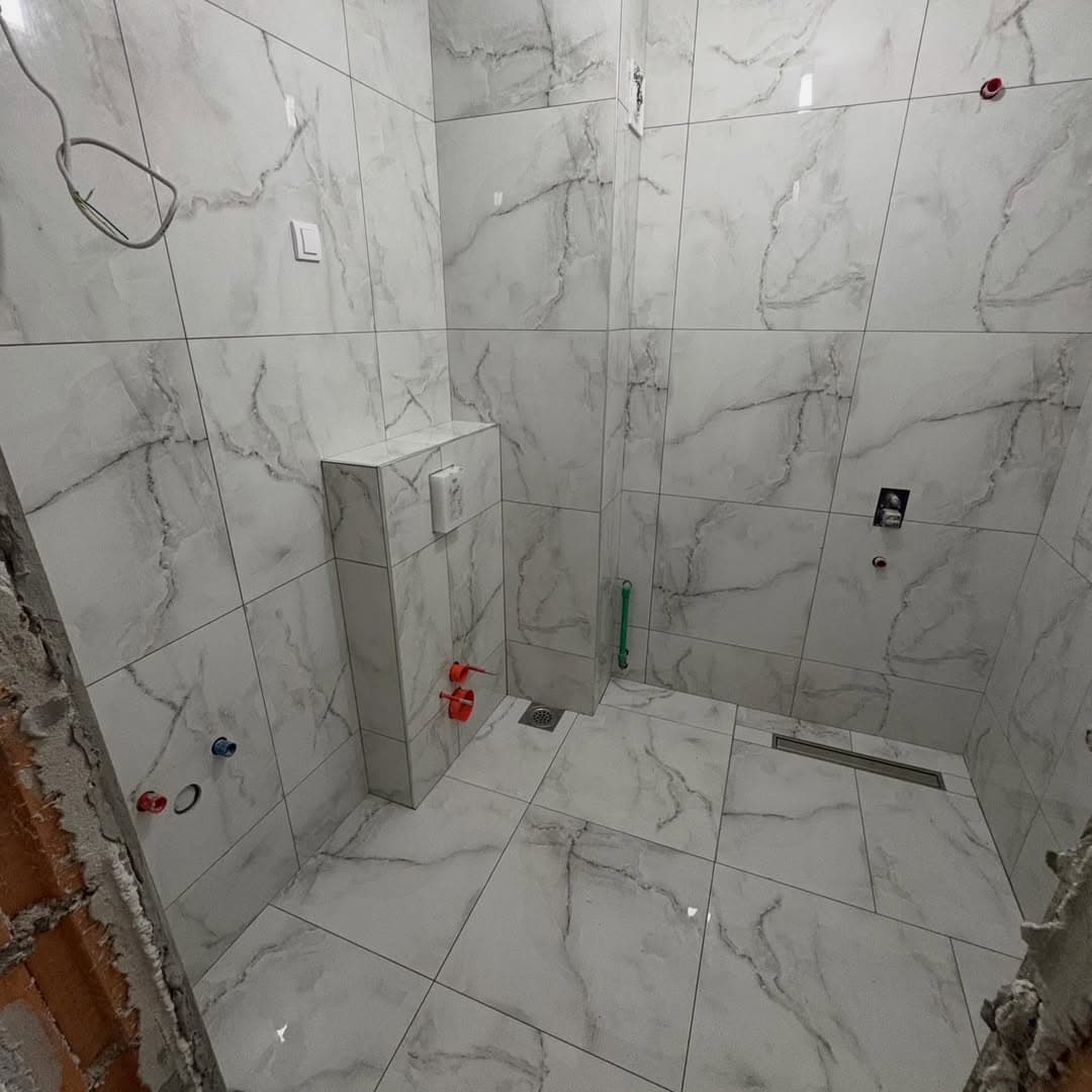 Kupatilo sa Calacatta keramikom